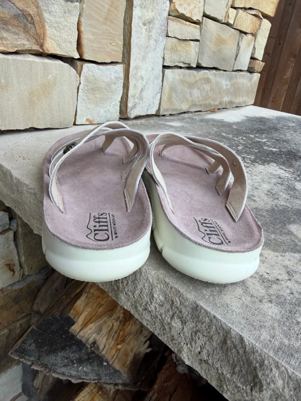 Cliffs by‎ WHITE MOUNTAIN Women's Metallic Crisscross Sandals Sz-7M.  Y
